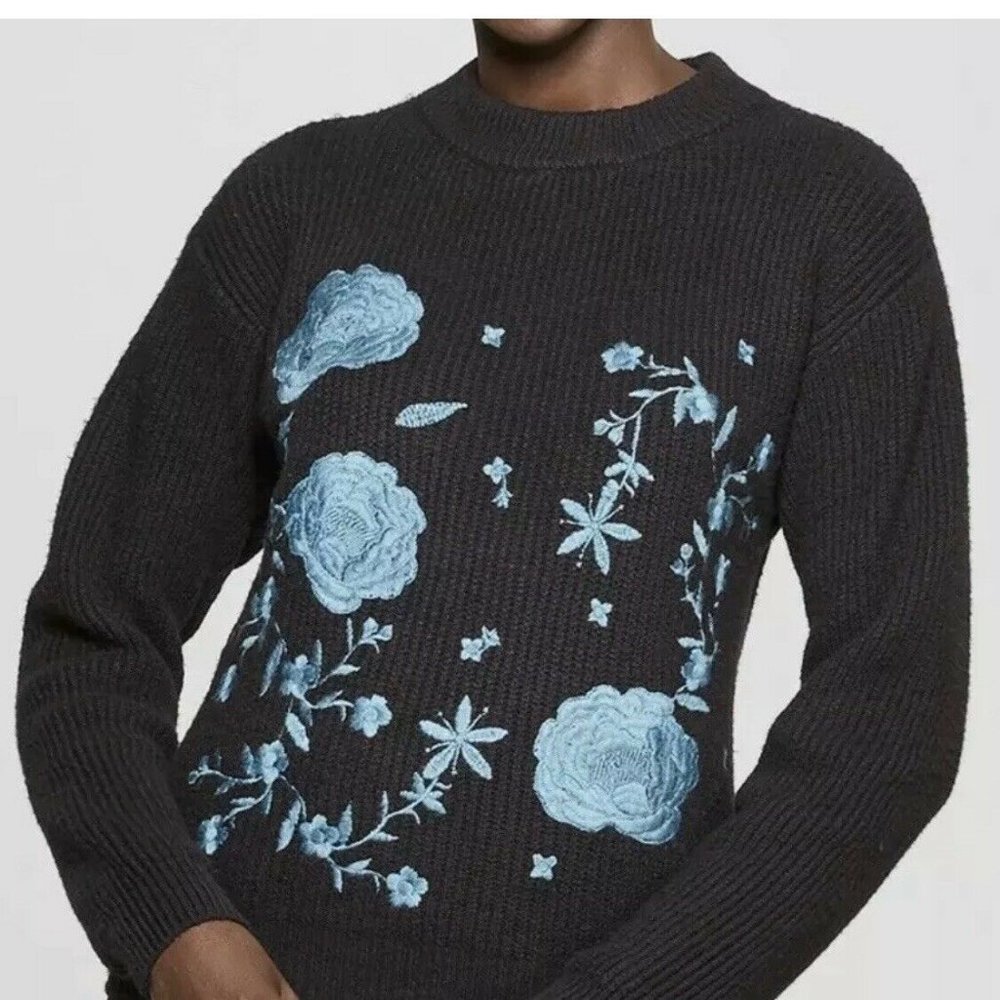 Women's Long Sleeve Crew Neck Embroidered Sweater
